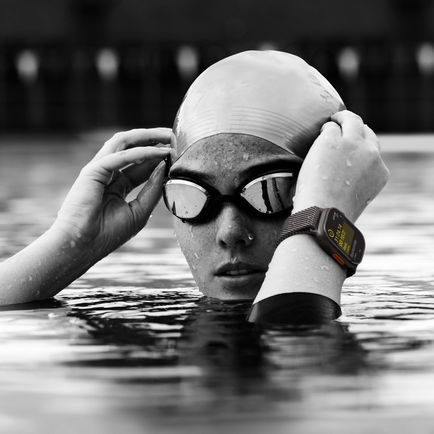 Apple_Watch_Ultra_2_49mm_Black_Titanium_Ocean_Band_Black_PDP_Image_Position_8__en-ME