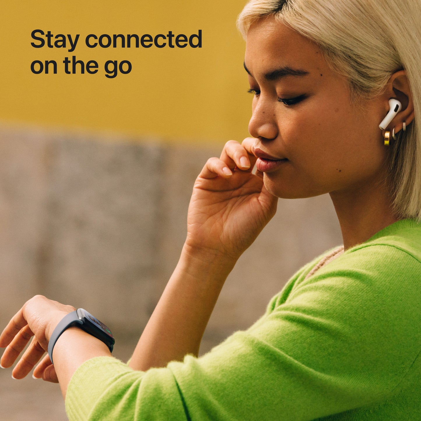 Apple_Watch_SE_3_40mm_GPS_Starlight_Aluminum_Sport_Band_Starlight_PDP_Image_Position_4__en-AE