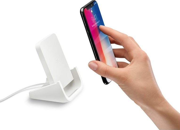 Logitech - Powered Wireless Charging Stand