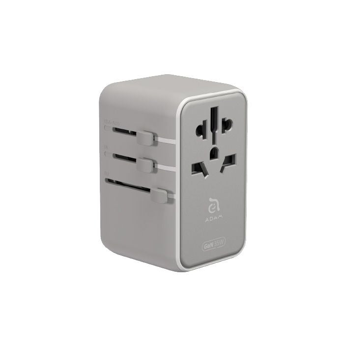 محول سفر عالمي T35L بقوة 35 وات من Adam Elements مع كابل USB-C مدمج باللون الفضي