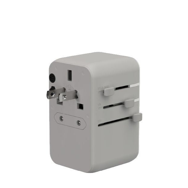 محول سفر عالمي T35L بقوة 35 وات من Adam Elements مع كابل USB-C مدمج باللون الفضي