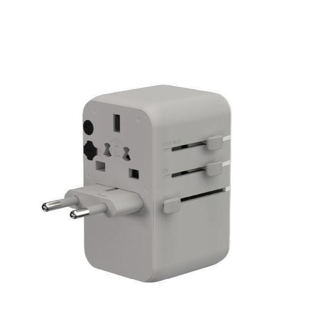 محول سفر عالمي T35L بقوة 35 وات من Adam Elements مع كابل USB-C مدمج باللون الفضي