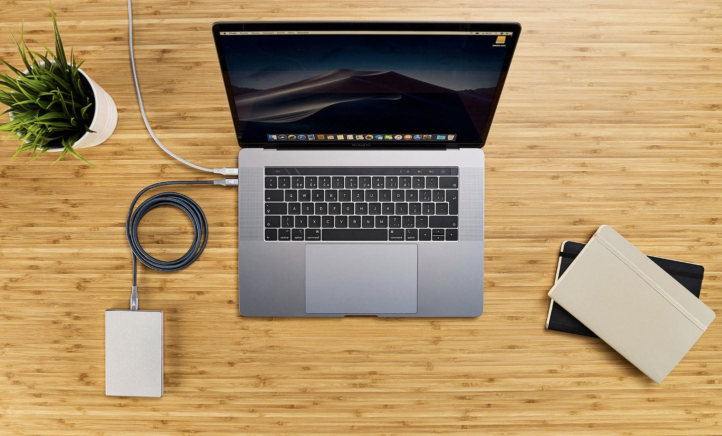 iSTYLE Braided USB-C CABLE 1.8m, Space Gray