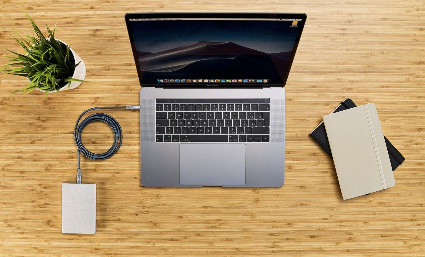iSTYLE Braided USB-C CABLE 1.8m, Space Gray