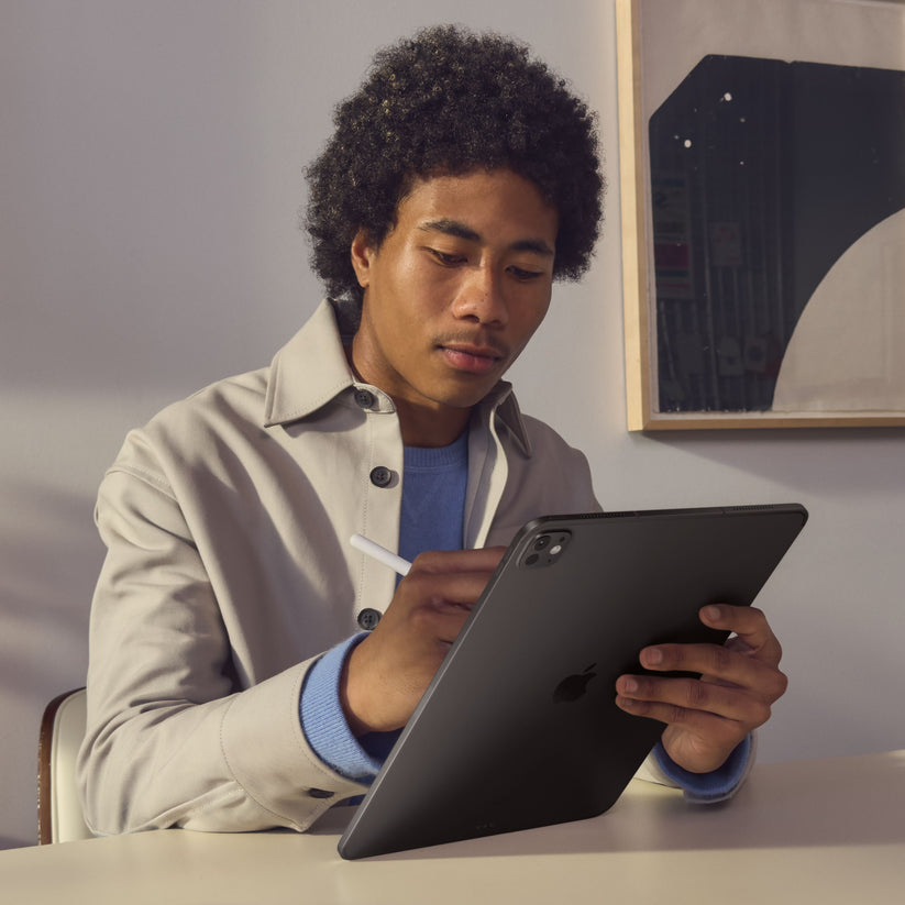 iPad_Pro_11_M4_WiFi_Space_Black_PDP_Image_Position_5__en-ME