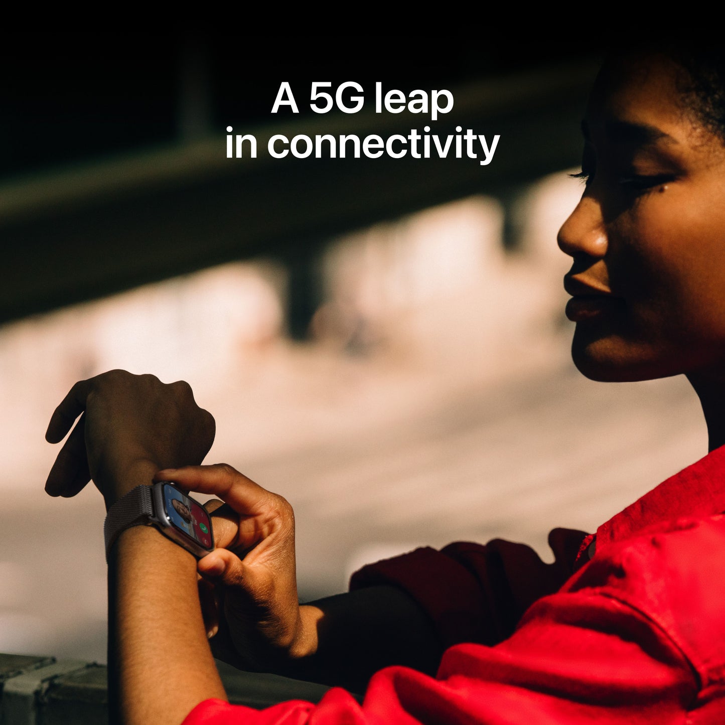 Apple_Watch_Series_11_46mm_LTE_Gold_Titanium_Milanese_Loop_Gold_PDP_Image_Position_7__en-AE
