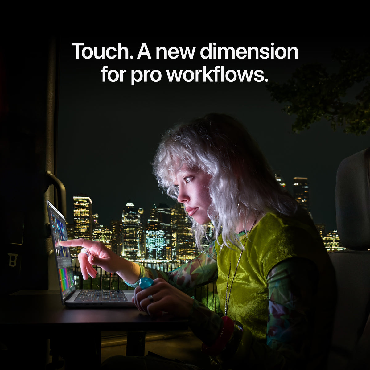 MacBook_Pro_PROLED_XDR_Display_16-in_M5_Pro_Silver_PDP_Image_Position_4__en-AE