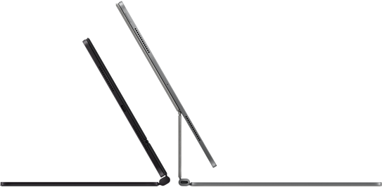 لوحتا Magic Keyboard مع iPad Pro متصلتان ظهرًا لظهر بتشطيبات باللون الأسود الفضائي والفضي