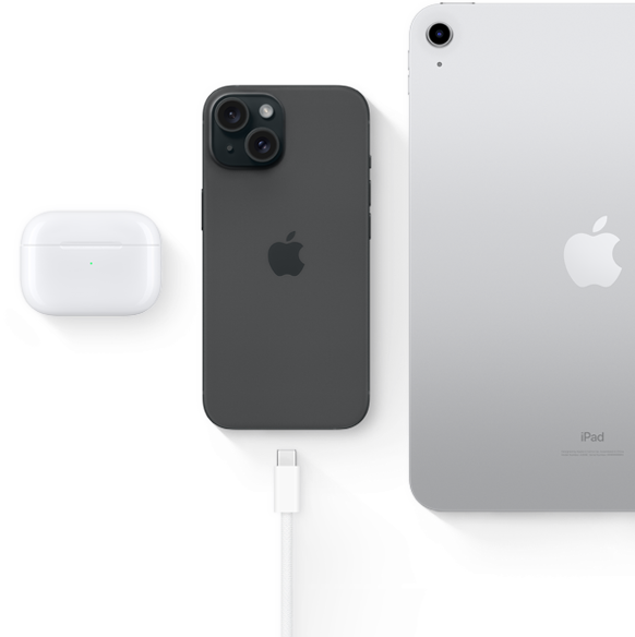 iPhone 15 مع موصل USB-C يظهر أن نفس الموصل يمكن استخدامه مع AirPods Pro و iPad