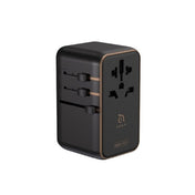 محول سفر عالمي T100L بقوة 100 وات من Adam elements مع كابل USB-C مدمج باللون الأسود